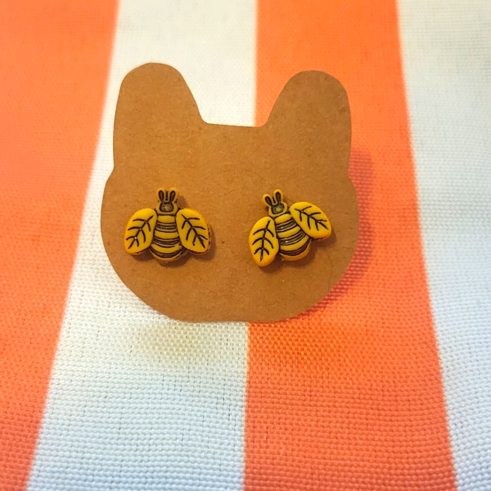 Handmade Kitschy Earrings - Bee Sweet 🐝